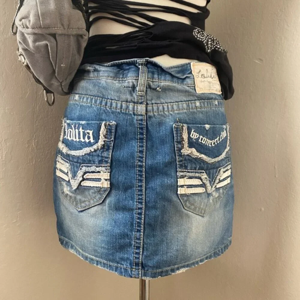 Mini denim skirt by Lolita. 🎸 - Picture 5 of 7
